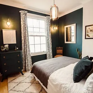Artistic Hideaway Within York's Ancient Walls York